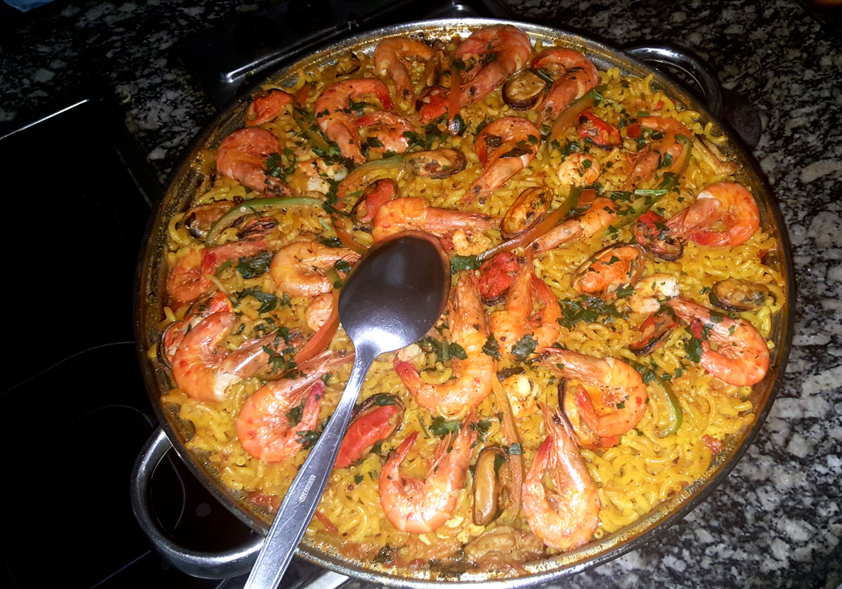 Fideuá de Lulas em anéis, quase uma paella! - Monta Encanta